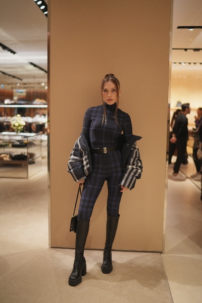 Burberry Emaar Square Mall Ma Azas Nda G Steri Li Davet T Rkiye Nin